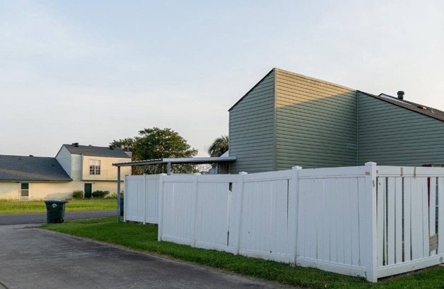🦞2 bed 1.5 bath townhouse prime location Casino 3 miles away