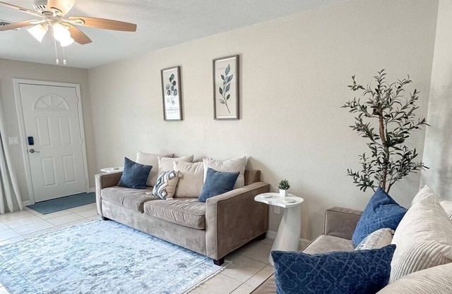 2 Bed/1 Bath - 1 King/ 2 Queens