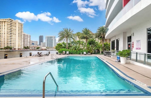 2 Bed & 2 Bath at Beachwalk - Amazing View on 29th