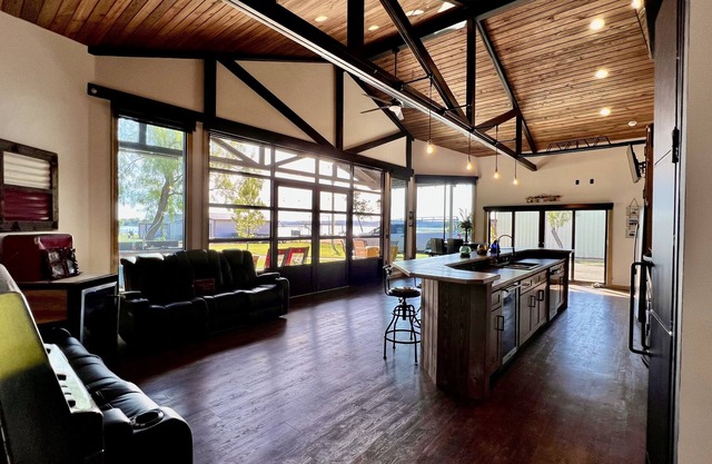 2 bed, 2 bath barndominium with pickle ball court, patio, & dock