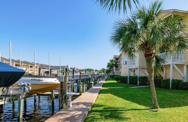 2 bed/2 bath condo in a gated Ocean Springs community! Sleeps 6!