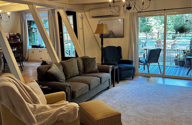 2 Bed, 2 Bath (Fully Furnished, All Inclusive) (Sooke)
