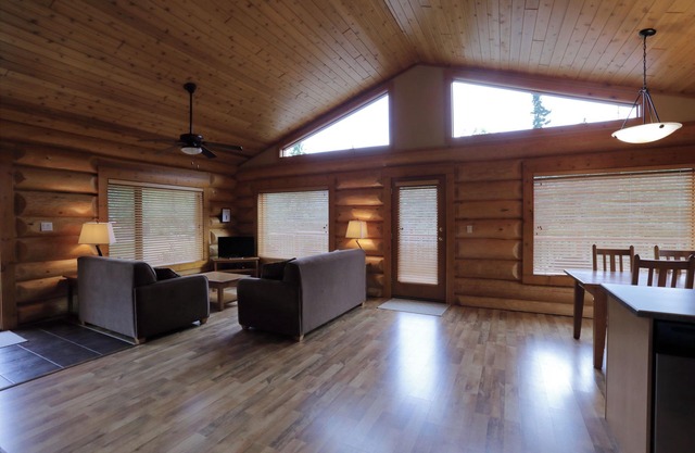 2 Bed, 2 Bath Log Cabin in Wilderness Resort Near Wells Gray Provincial Park