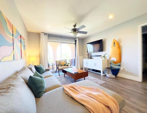 2 bed 2 bath penthouse condo with AC and Ocean Views