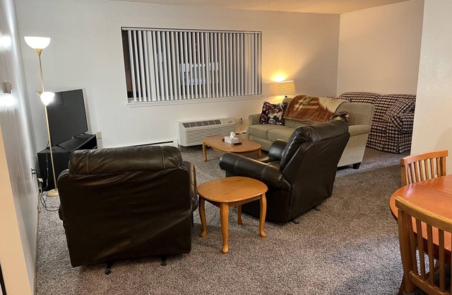 2 bed 2 bath Spacious Apartment Downtown CR