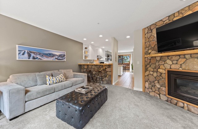2 Bed/2 Bath Townhouse located in Snow Creek