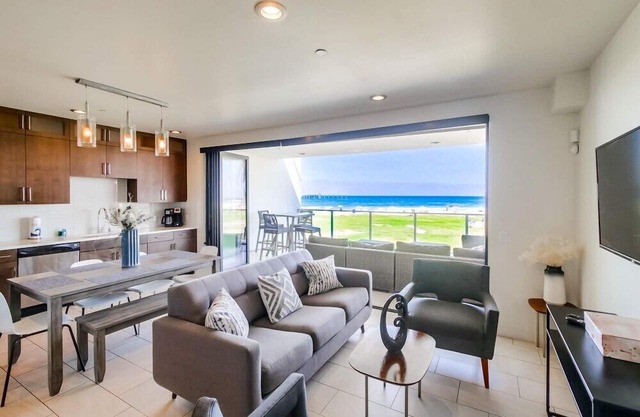 2 bed and 2.5 bath in Point Loma