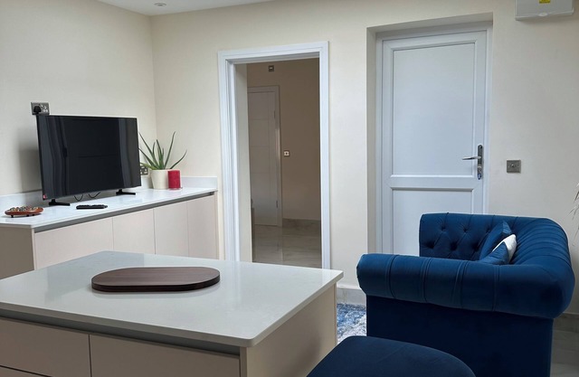 2 Bed Annexe in Surrey/Egham/Heathrow/Windsor