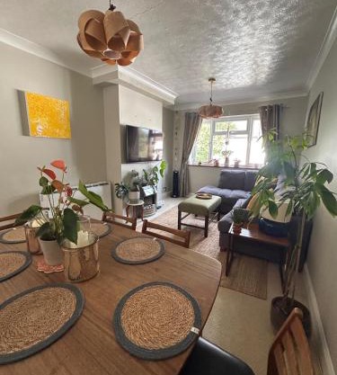2-Bed Apartment - Sleeps 3 & Free Private Parking