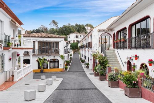 2 Bed Apartment in Benahavis Village