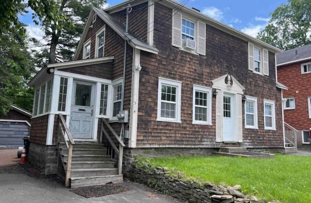 2 Bed Apartment w/Fireplace