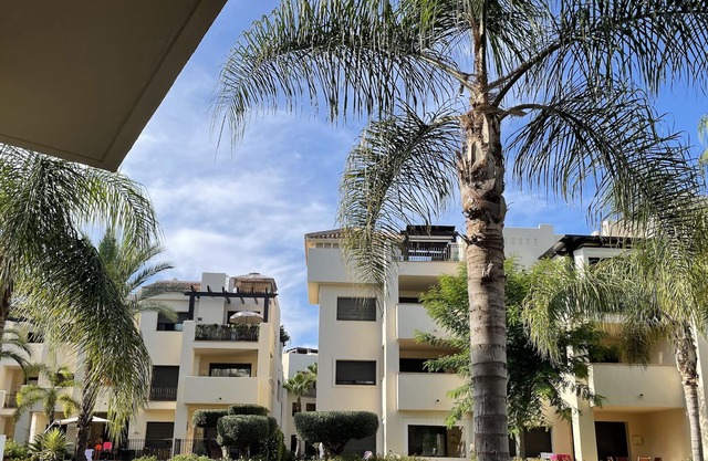 2 bed apartment with direct access to pool
