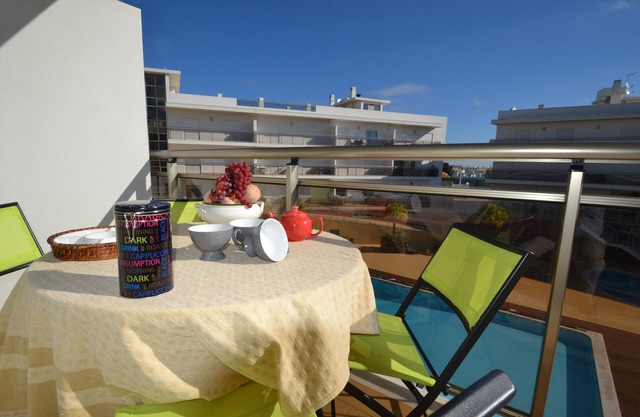 2 bed Apt in Albufeira Center FREE WIFI+ Communal Pool