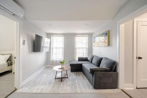 2 Bed Apt in BlackRock by beach