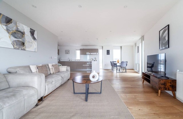 Beautiful Thames Apartment