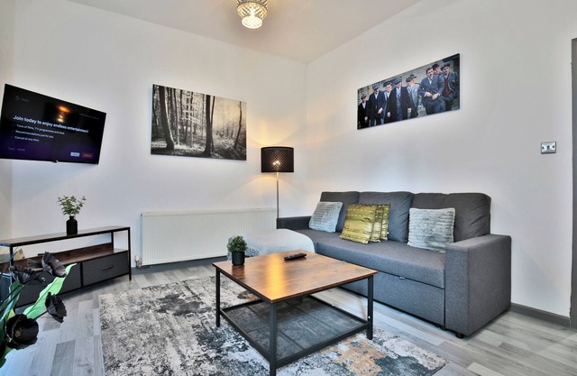 2 Bed House House In Town Centre