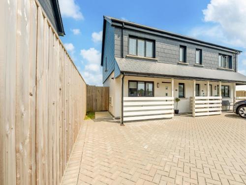 2 Bed in St Davids 92137