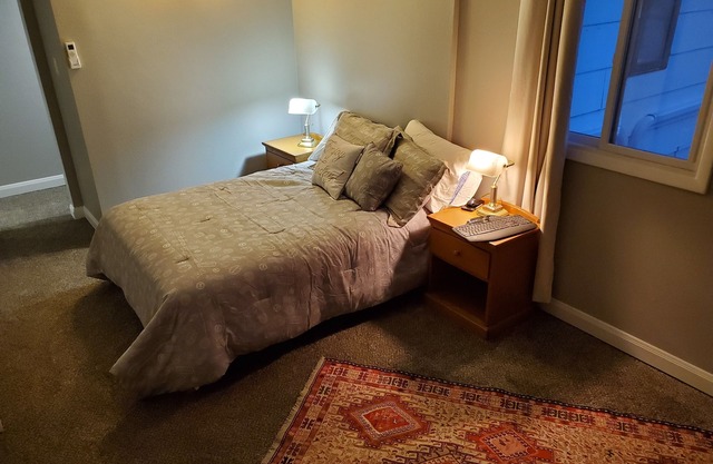 2 bed room- full kitchen