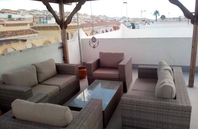 2 Bed-Sleeps 4-Private Pool-Pets-AirCon