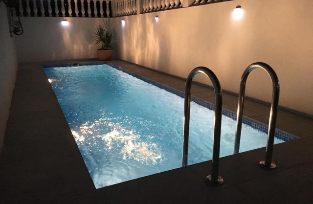 2 Bed-Sleeps 5-Private Pool-Pets-AirCon