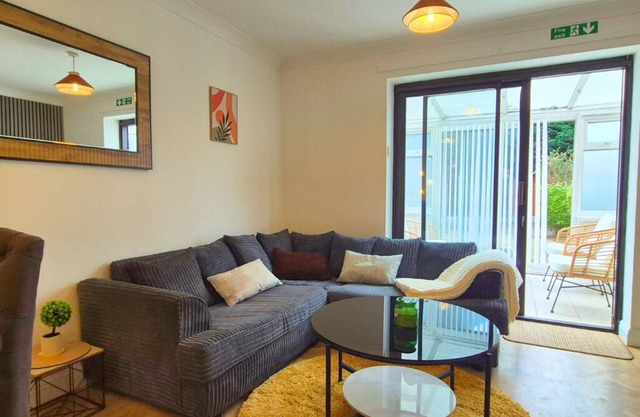 2 Bed Tamebridge & Bescot Train Station M5/M6-J9 & J7
