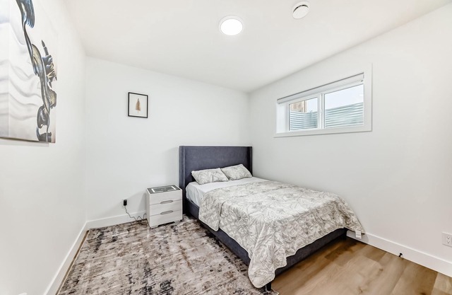 2-Bed, w/In-Unit Washer & Dryer, Cozy Living,1-2 Min Drive to Anthony Henday!
