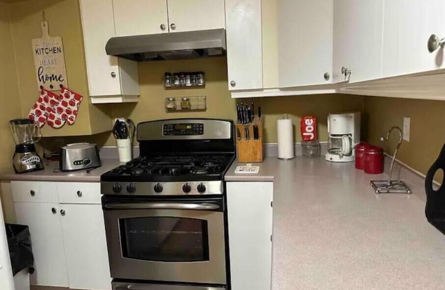 2 BEDR00M APT-Etobicoke-Spacious & Bright