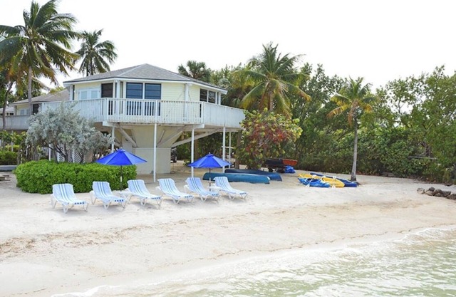 2 Bedrm / 2 Bath Private Beach Boat Dock Fishing Pier Pool Hot Tub Dream Vacay