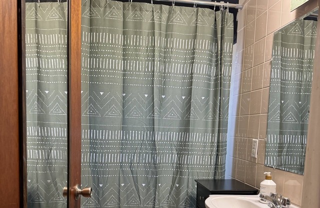 2 bedroom 1 1/2 bath country home