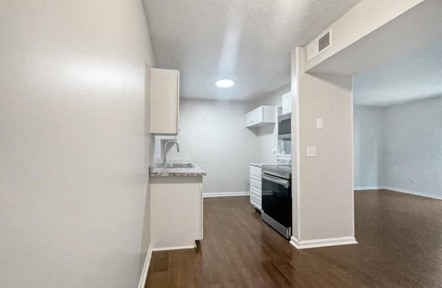 2 bedroom 1 bath apartment for rent in Greensboro NC near Target and Walmart