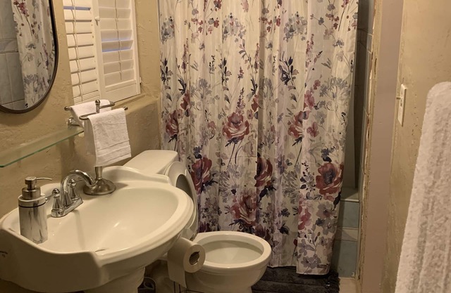 2 bedroom 1 bath home. In the heart of madera.