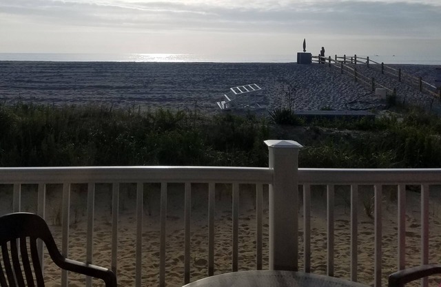 2 Schlafzimmer 1 Bad Modern Oceanfront Condo mit Blick auf den Strand