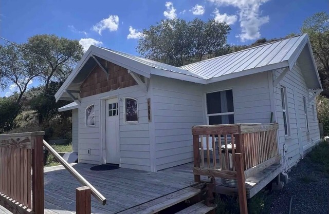 2 Bedroom 1 Bathroom with game room. Pet friendly
