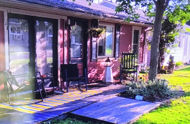 2 bedroom, 1 side of a duplex cottage, in Catawba, beach 500 ft away.