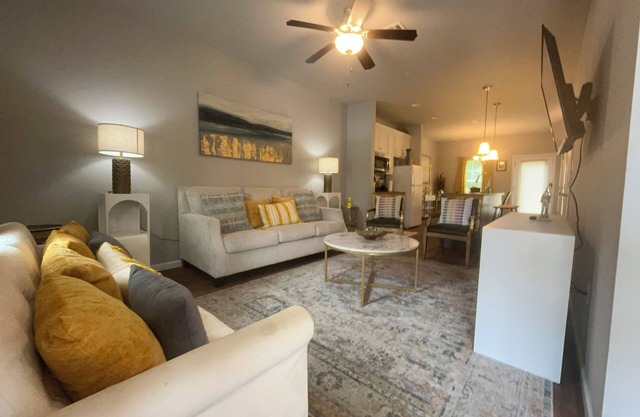2-bedroom 2.5 bath apartment near VSU, and SGMC