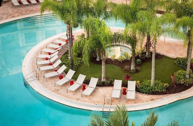 2-Bedroom, 2- Bath, 2 -Balcony, Corner Suite - Minutes from Disney Theme Parks!