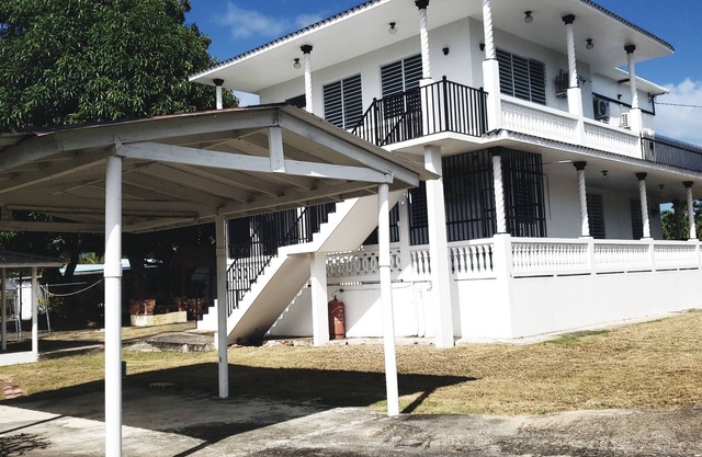 2-bedroom 2 bath apt in delightful Stella walking distance to corcega beach