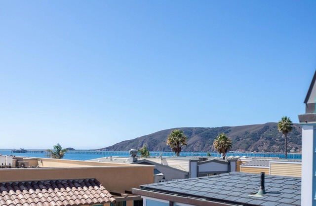 2 Schlafzimmer / 2 Bad Boutique Townhouse bietet Famous Avila Pier Ansichten von Dach Sommer Küche Terrasse