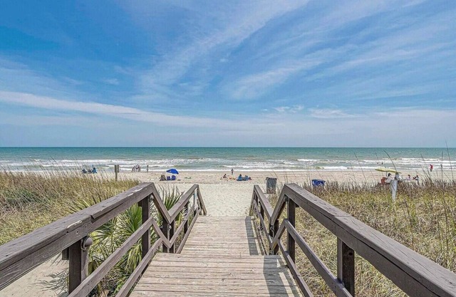 2-bedroom 2 bath condo in Myrtle Beach with Amazing porch views