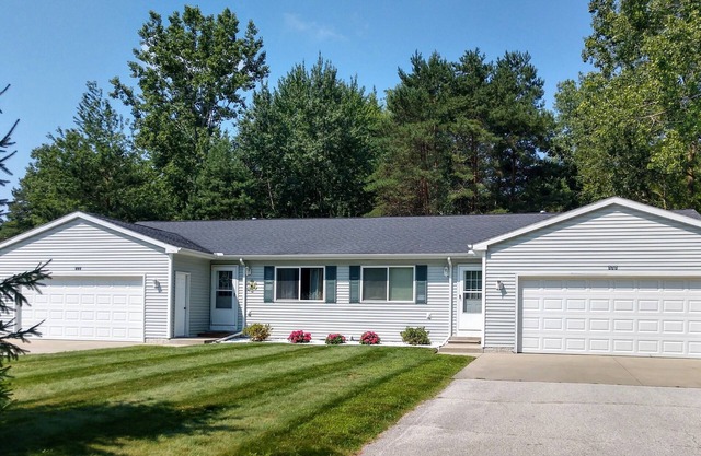 2 Bedroom 2 Bath Condo 15 mins to the hospitals in Saginaw.