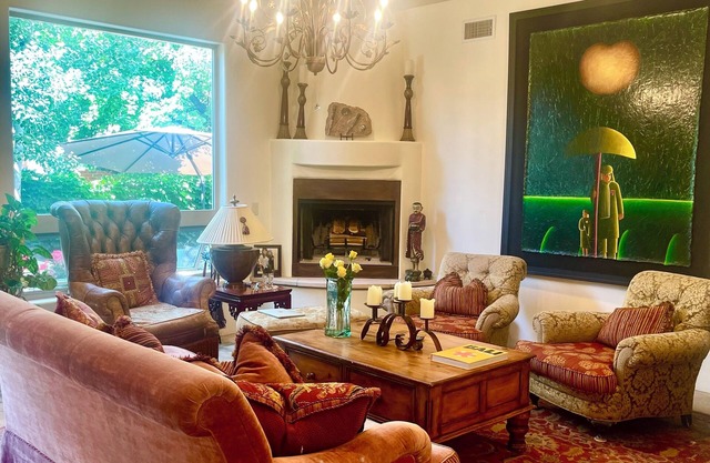 2-bedroom 2 bath home on Santa Fe River, garden, fireplace, walking trails
