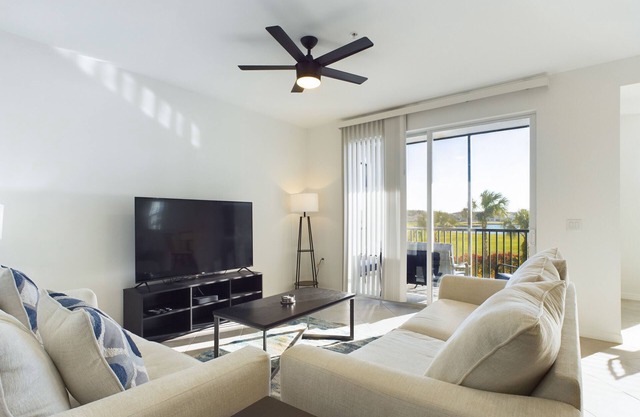 2-bedroom, 2-bath LUX condo with Golf, Spa, Pool, Hot tub + more