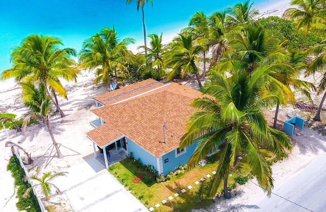 2 bedroom 2 bathroom beach house, beach right at your door steps,