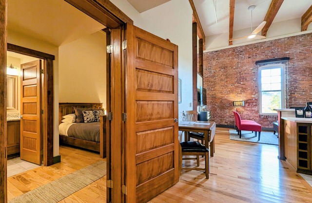 2 bedroom, 2 bathroom suite - 2 flats in 1 - Amity Flat - Willabell Flats