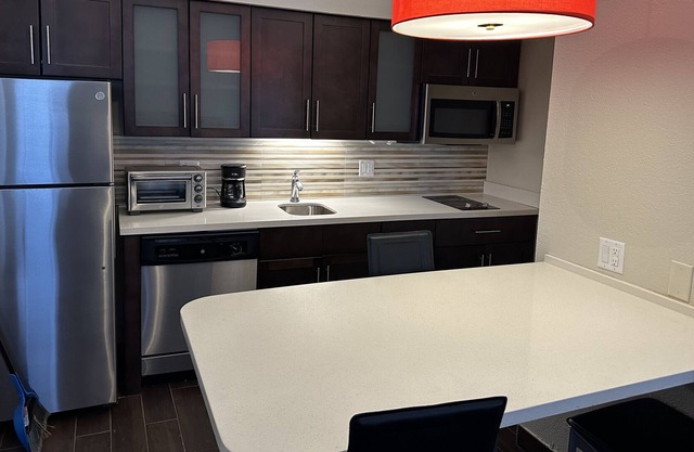 2 Bedroom 2 Bathroom Loft Near All Major Freeways