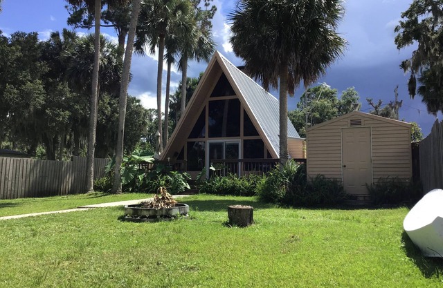 2-bedroom A-frame house in beautiful oasis, Fort McCoy.