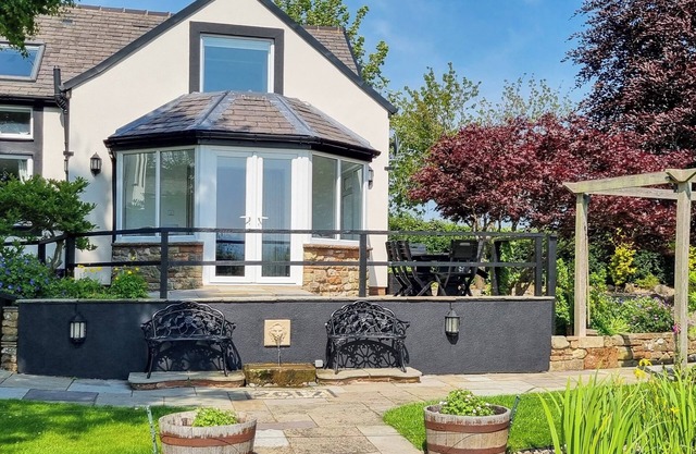 2 bedroom accommodation in Beacon Cottage
