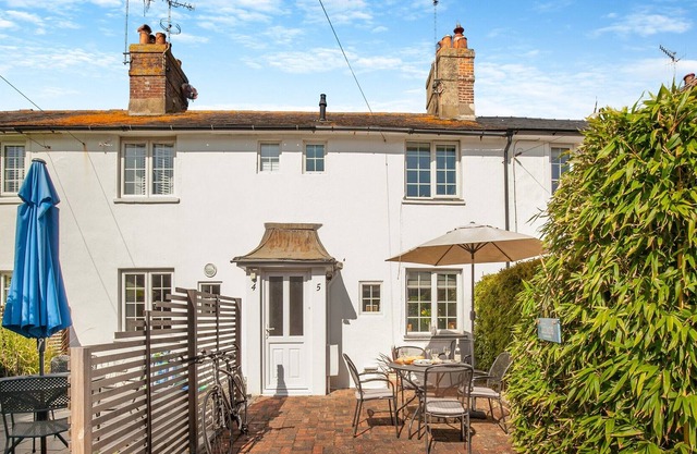 2 bedroom accommodation in East Preston