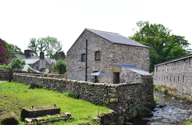 Character former shepherds cottage for couples or young families.