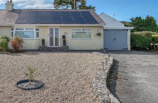 2 Schlafzimmer Unterkunft in Benllech, in der Nähe von Llangefni